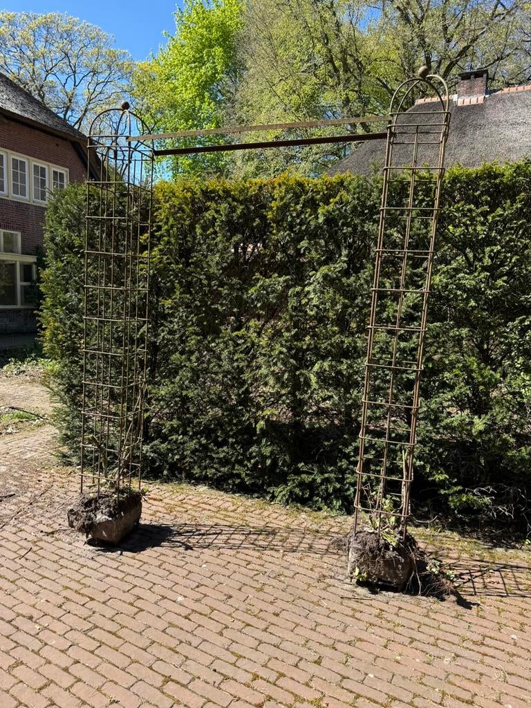 Grote rozenboog met betonvoet - 2 beschikbaar, Tuin en Terras, Ophalen, Gebruikt, X, X