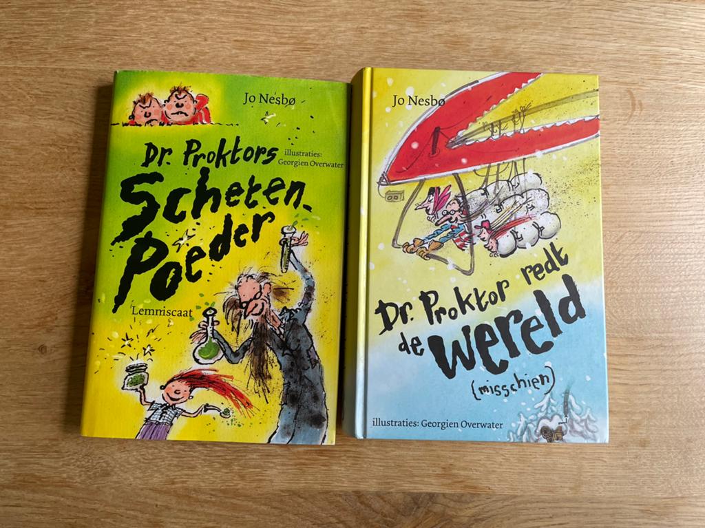 Dr. Proktors Schetenpoeder & Dr. Proktor redt de wereld, Boeken, Kinderboeken | Jeugd | 10 tot 12 jaar, Ophalen of Verzenden, Zo goed als nieuw