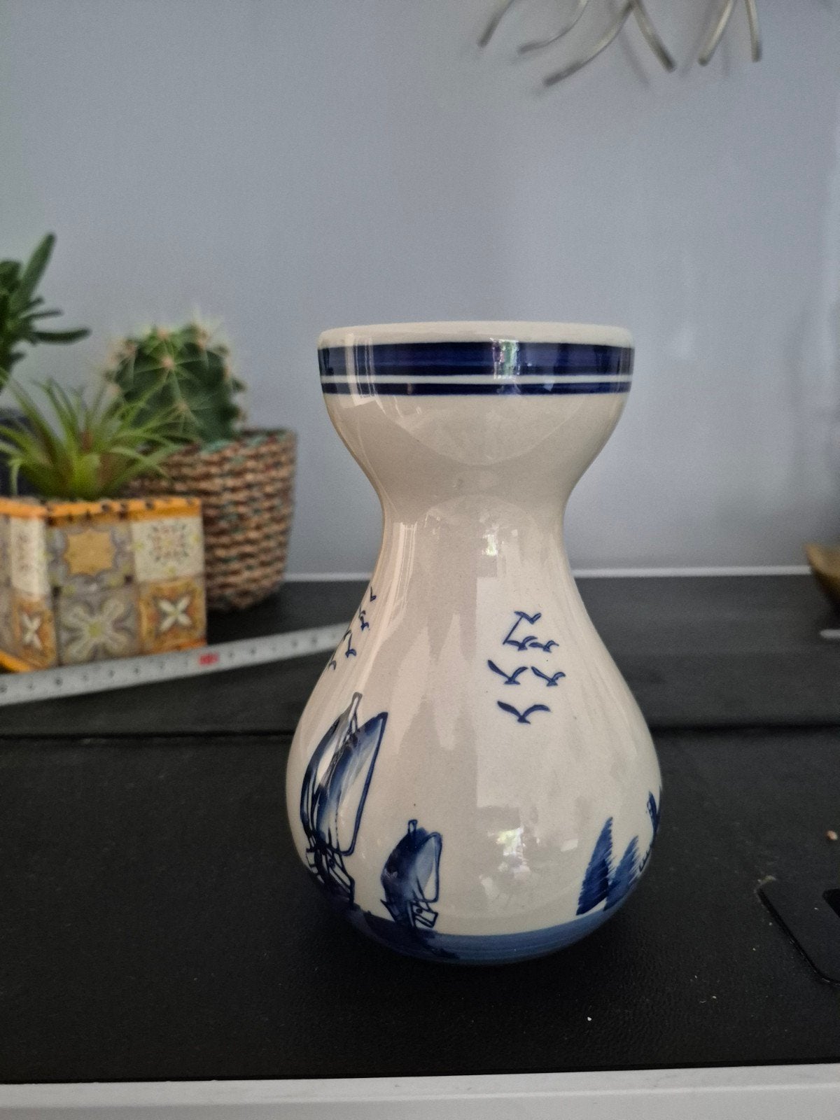 Delfts Blauw Vaasje met Molens en Zeilboten, Ophalen of Verzenden