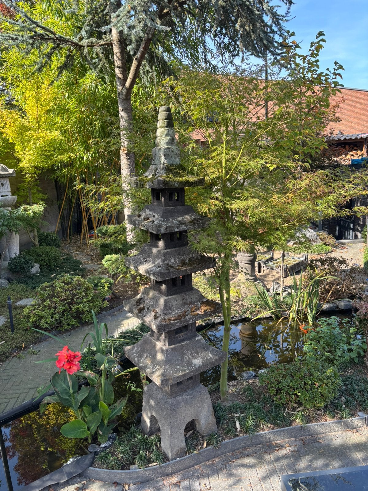 Japanse pagode tuinbeeld lava, Ophalen