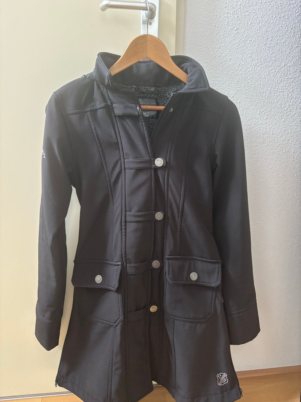 Mooie half lange jas Harry’s horse, Dieren en Toebehoren, Paardrijkleding, Ophalen, Dressuur, Zo goed als nieuw, Zwart