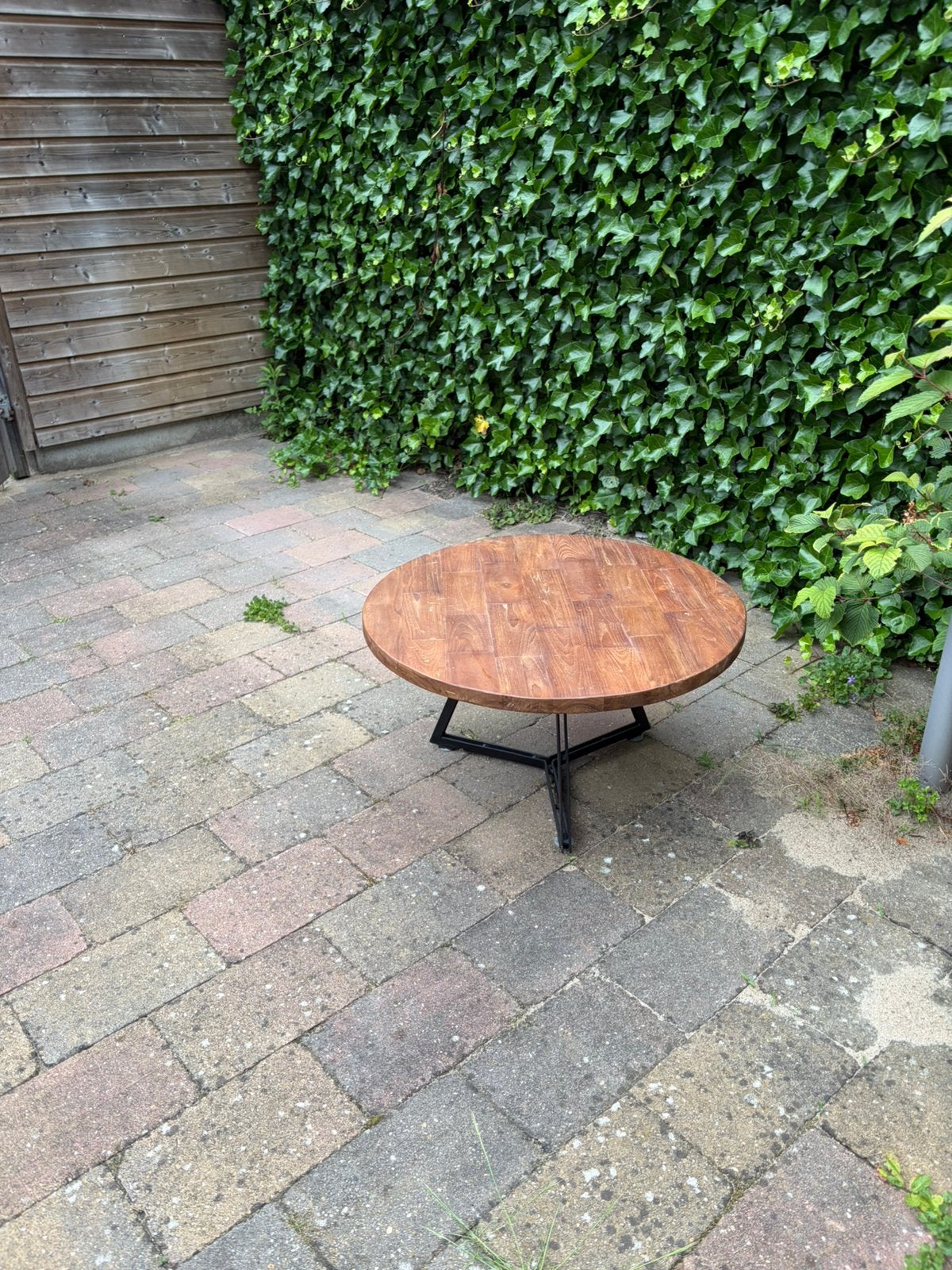Ronde houten salontafel met metalen onderstel, Huis en Inrichting, Tafels | Salontafels, Gebruikt, Minder dan 50 cm, 50 tot 100 cm