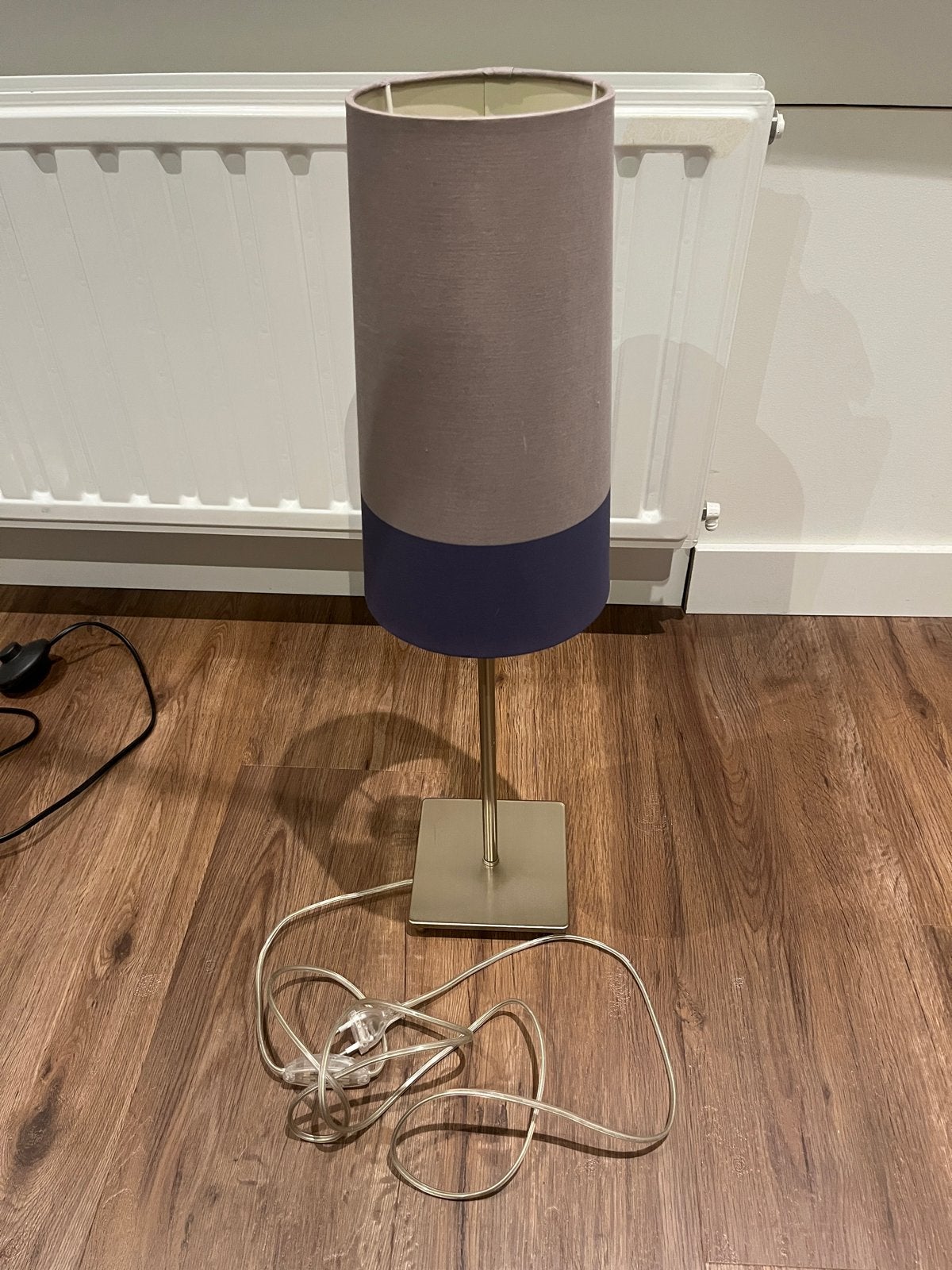Moderne tafellamp met tweekleurige kap, Huis en Inrichting, Ophalen, Gebruikt, Meerkleurig, Modern