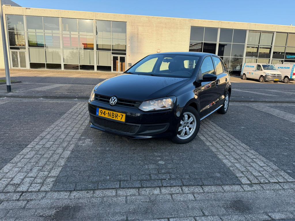 Volkswagen Polo 1.2 51KW 2010 Zwart, Auto's, Voorwielaandrijving, 967 kg, 40 €/maand, 1198 cc