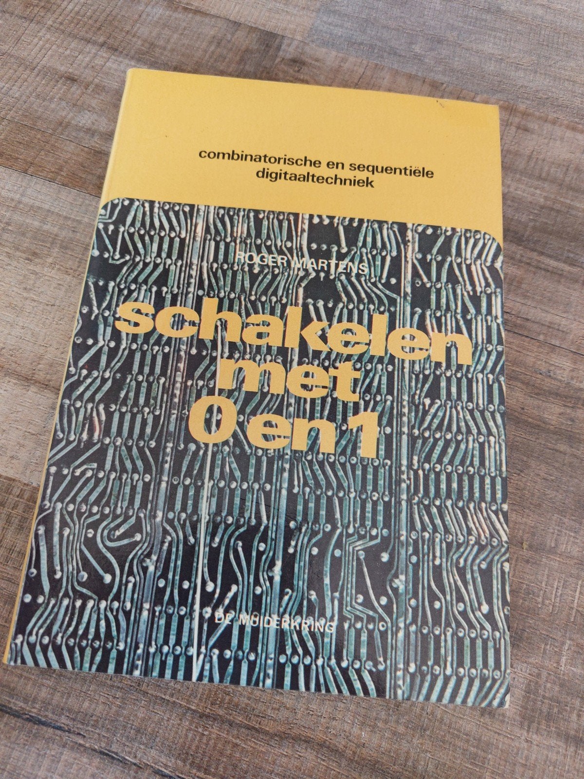 Vintage electronica " Schakelen en 0 en 1", Boeken, Techniek, Ophalen of Verzenden, Gelezen, Elektrotechniek