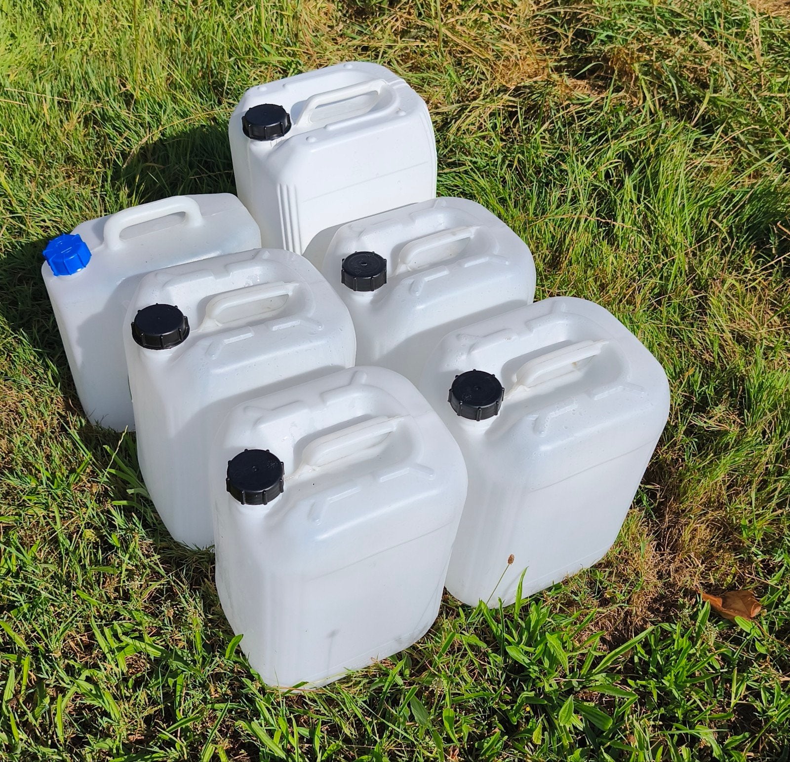 Jerrycans 1 van 15, 4 van 20 en 1 van 25 liter, Dieren en Toebehoren