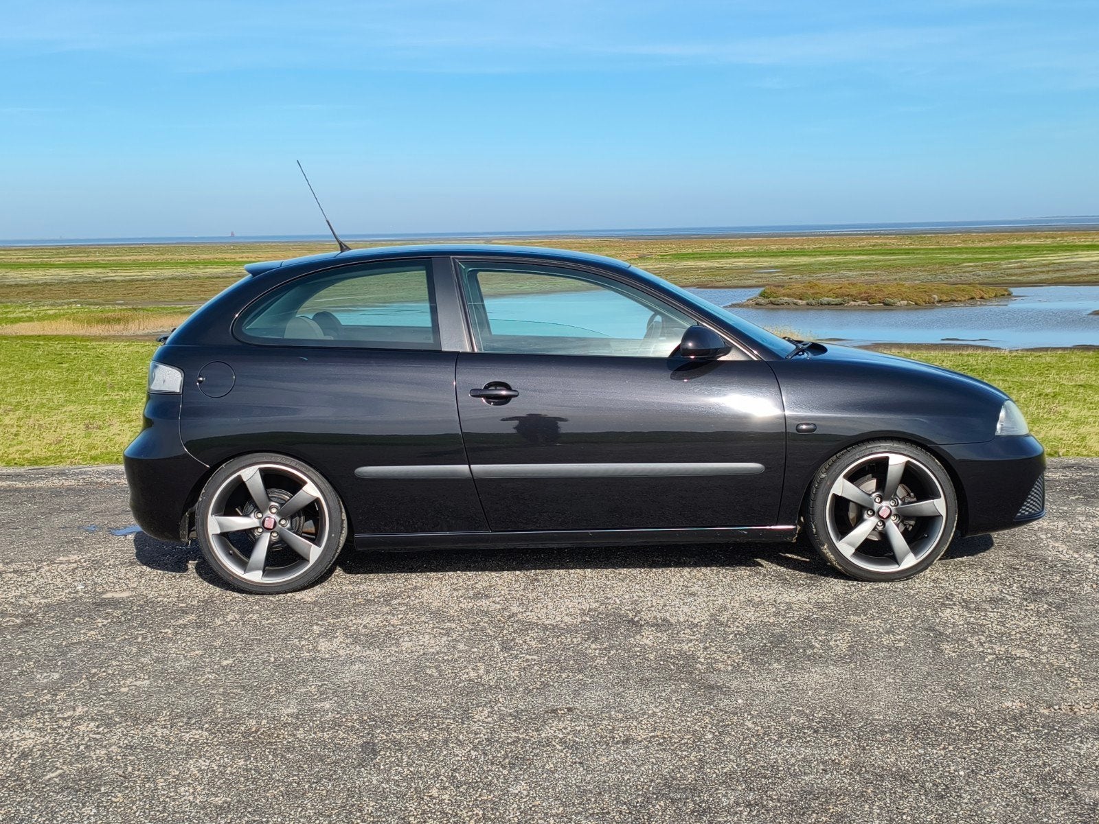 Seat Ibiza 1.4 16V 63KW 3DRS 2007 Zwart, Auto's, Voorwielaandrijving, 15 km/l, 40 €/maand, 4 cilinders