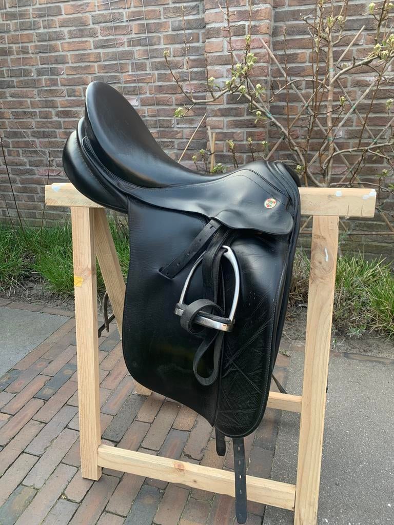 *PRIJS VERLAAGD* Dressuurzadel KN Tango 17,5, Dieren en Toebehoren, Ophalen of Verzenden, Zo goed als nieuw, Overige soorten