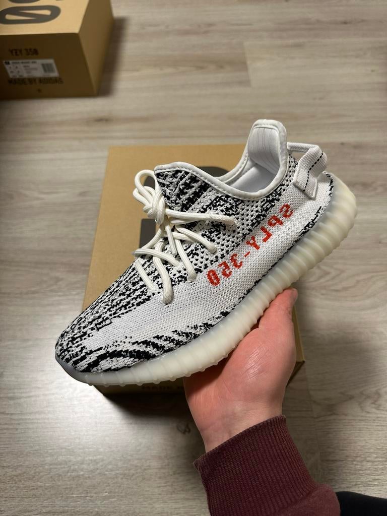 Yeezy Boost 350 V2 Zebra 39 1/3, Overige kleuren, Nieuw, Ophalen of Verzenden, Sneakers of Gympen