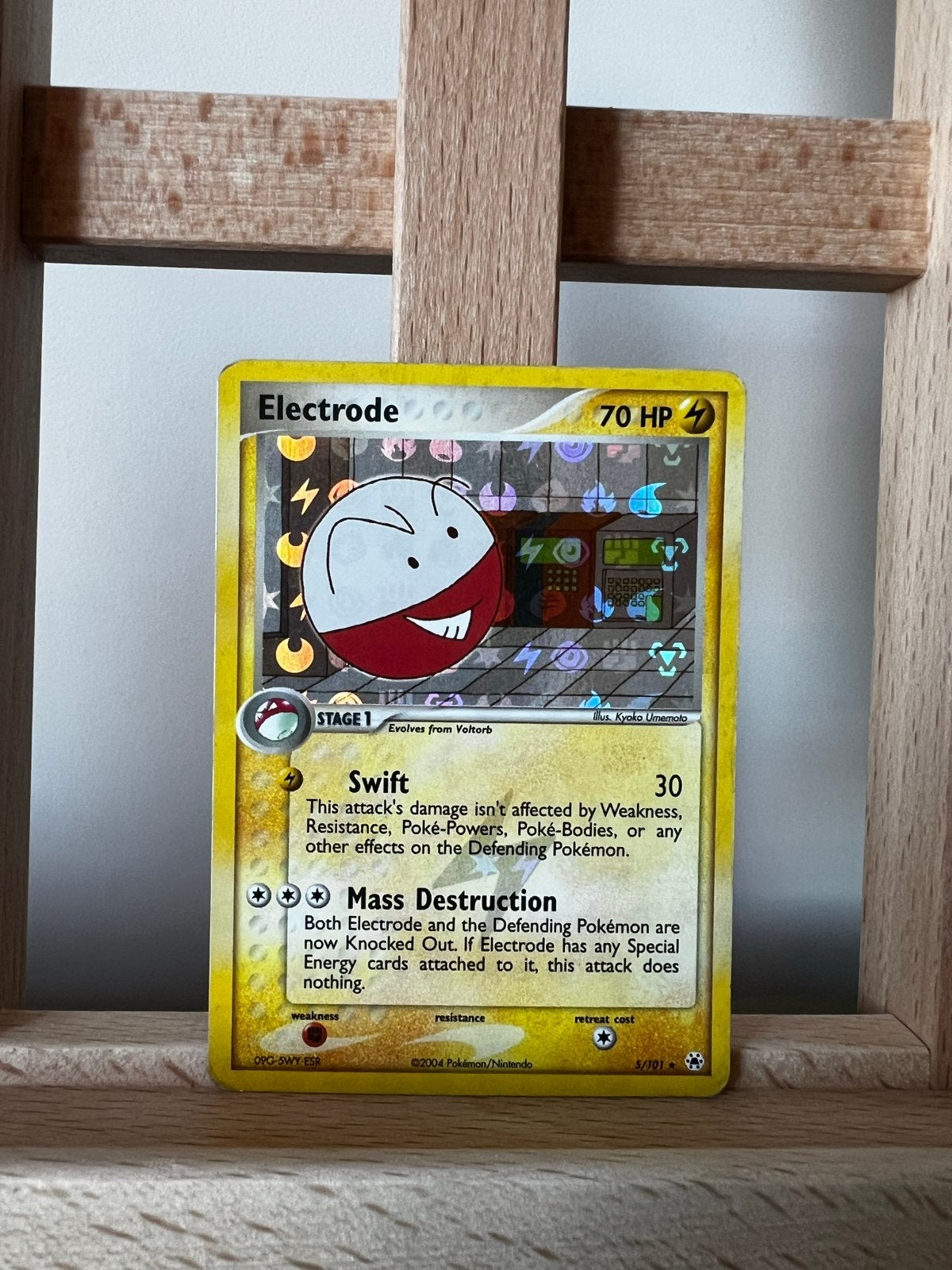 Pokémon Electrode 5/101 reverse holo Team Magma vs Team Aqua, Ophalen of Verzenden, Zo goed als nieuw, Losse kaart, Foil