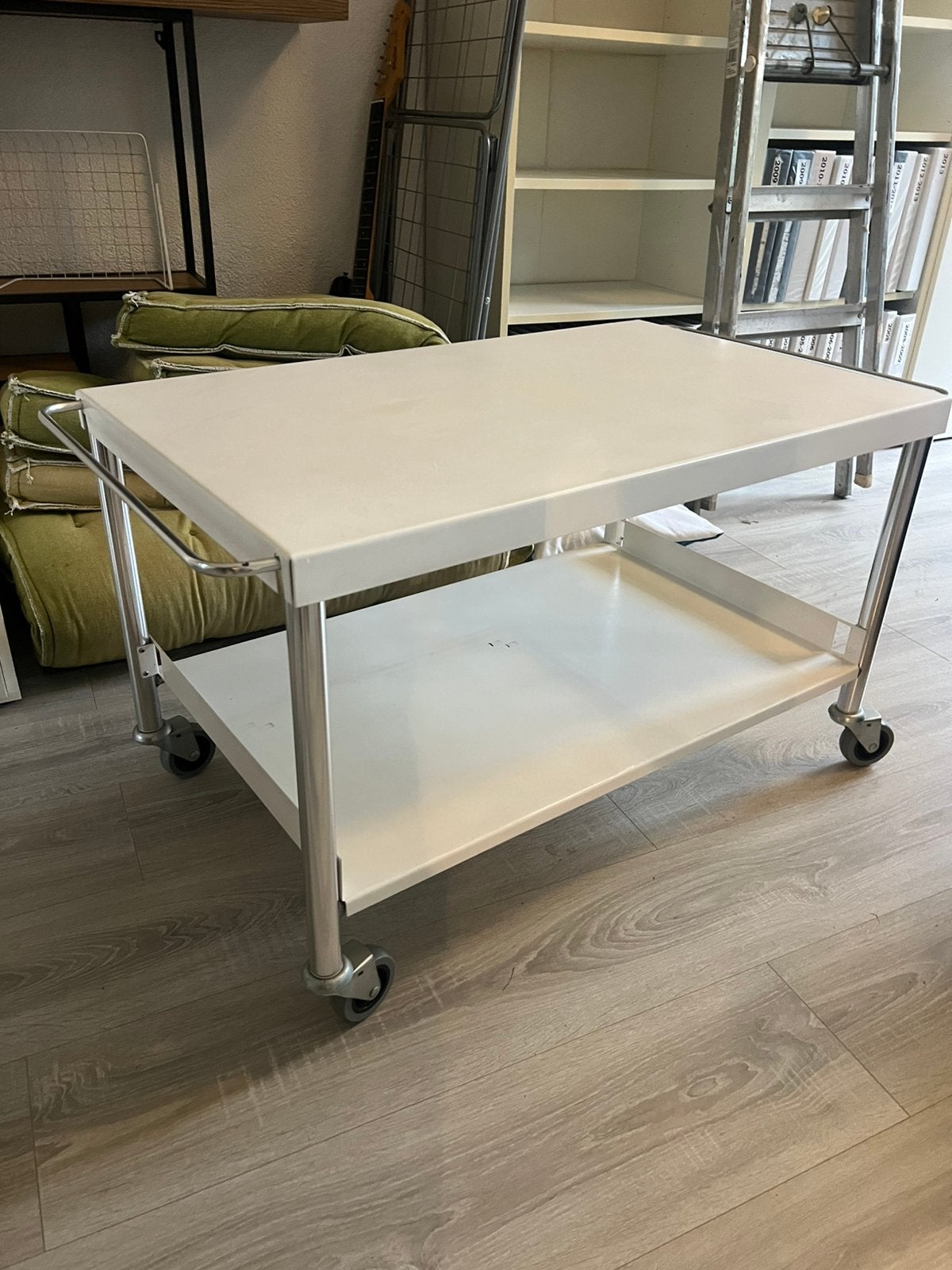 Tv meubel op wielen, Ophalen of Verzenden, Zo goed als nieuw, 25 tot 50 cm, Minder dan 100 cm