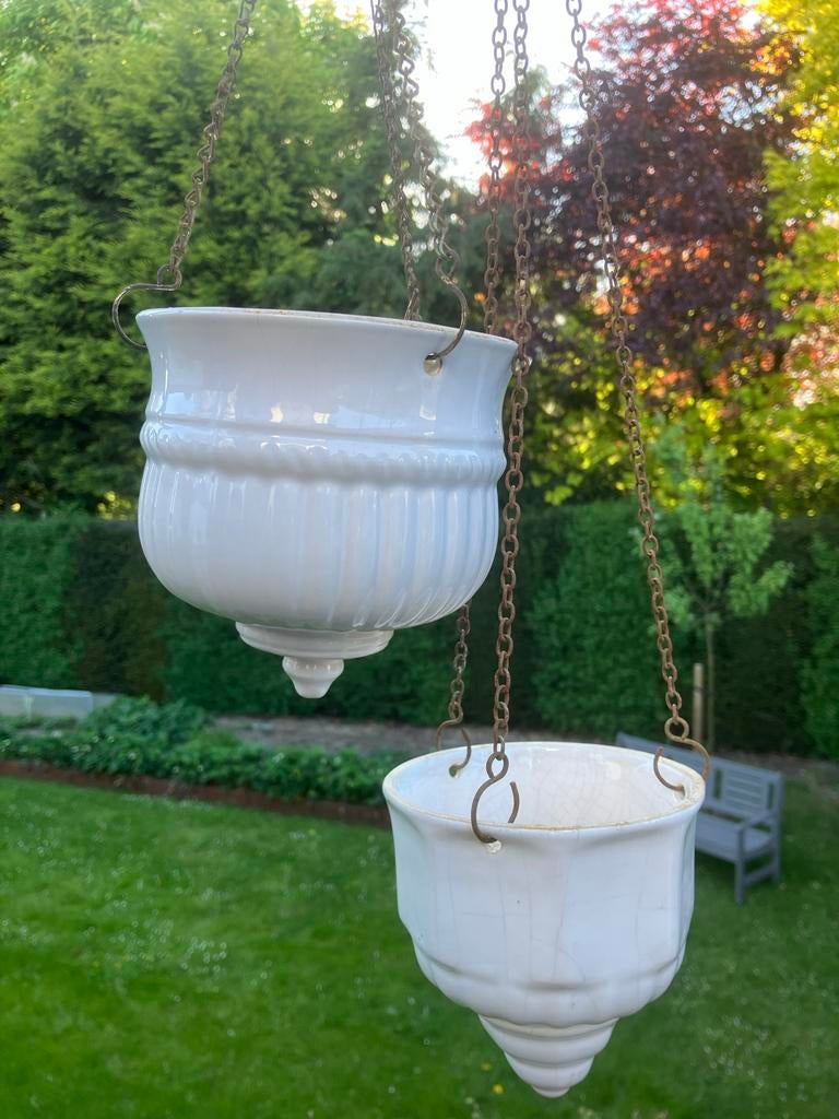 Set van 2 vintage witte hangpotten met ketting, Tuin en Terras, Bloempotten, Rond, Binnen, Ophalen of Verzenden, Aardewerk