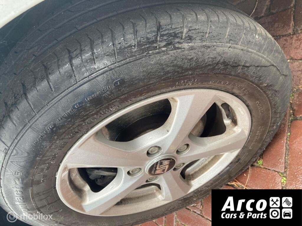 Kia Venga Banden 4 Stuks Continental 195 65R 15 Inch 5/6 mm, Auto-onderdelen, Gebruikt, 15 inch, Ophalen of Verzenden