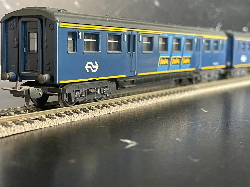 DB-0031: Plan E wagon 1-ste klas met reclame banden [2], Hobby en Vrije tijd, Modeltreinen | H0, Gebruikt, Wagon, Gelijkstroom