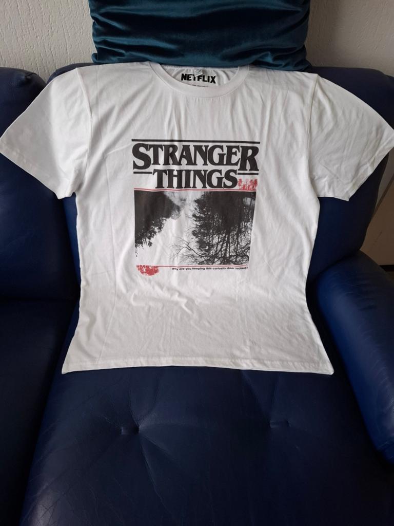 Stranger Things "Upside Down Photo" T-shirt maat L, Kleding | Heren, Ophalen of Verzenden, Nieuw, Wit