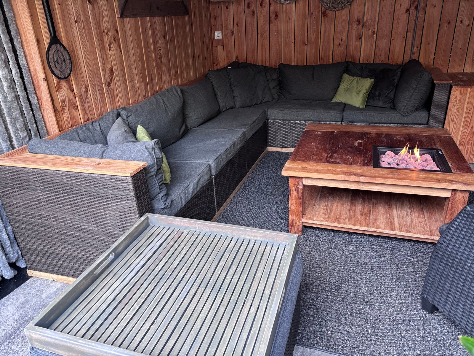 Luxe Wicker Loungeset met Vuurtafel en Ligstoel, Ophalen, Meer dan 8 zitplaatsen, Zo goed als nieuw, Loungeset