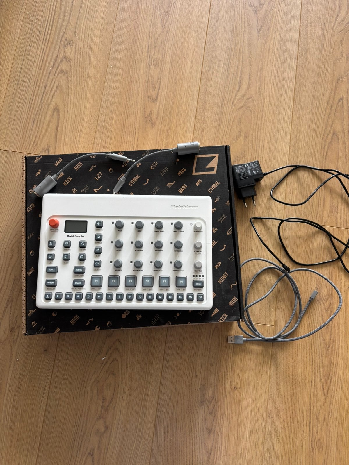 Elektron model Samples, Ophalen of Verzenden, Zo goed als nieuw