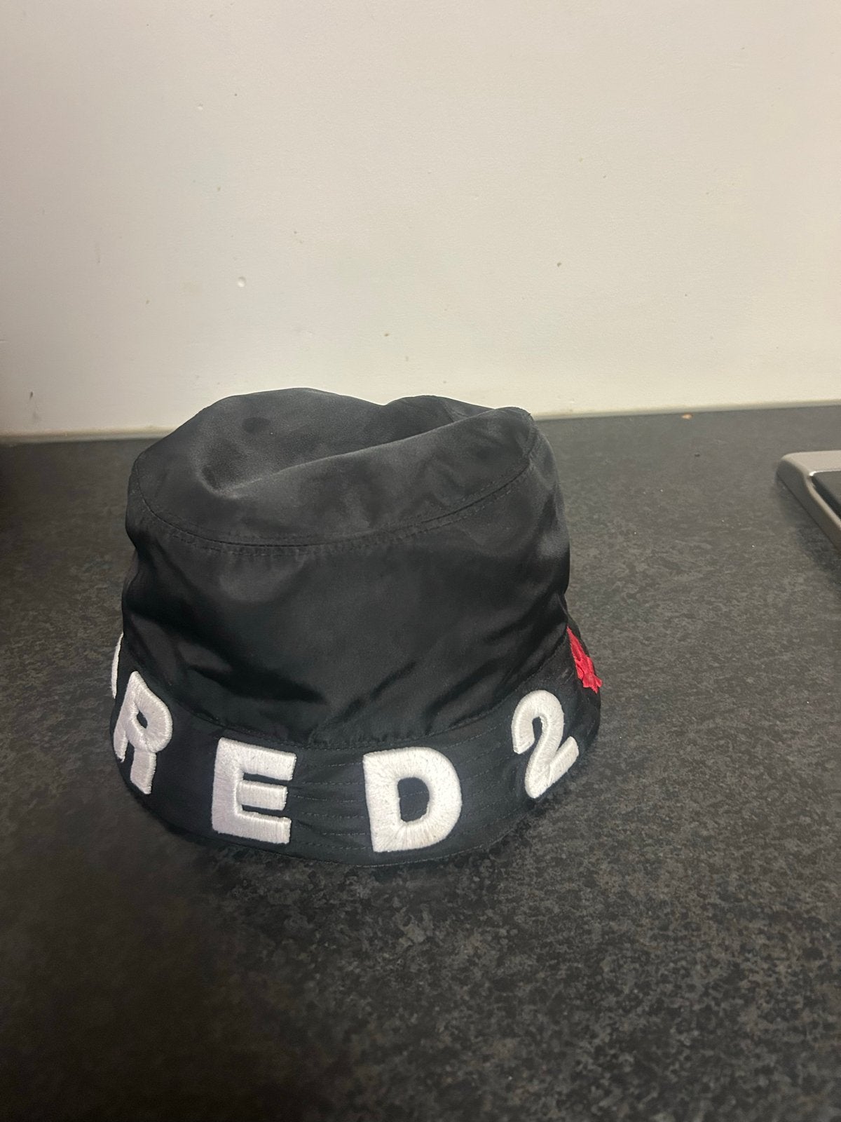 DSQUARED2 Zwarte Bucket Hat - Maat M, Ophalen, Zo goed als nieuw, Hoed