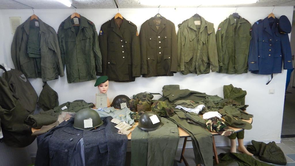 militaria landmacht luchtmacht marine helm leger plunjebaal, Verzamelen, Ophalen, Landmacht, Nederland, Helm of Baret