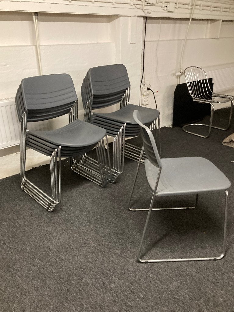 12 Stapelbare stoelen, Ophalen, Gebruikt, Modern, Grijs