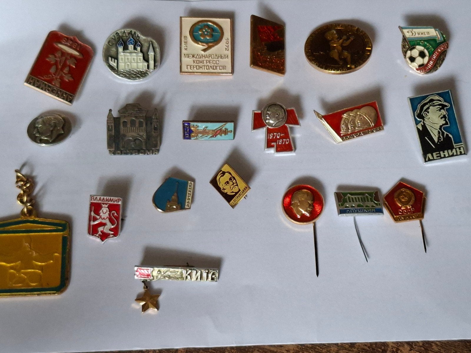 15 Vintage Sovjet-Unie Spelden & Insignes (Jaren '60-'80), Ophalen of Verzenden, Gebruikt