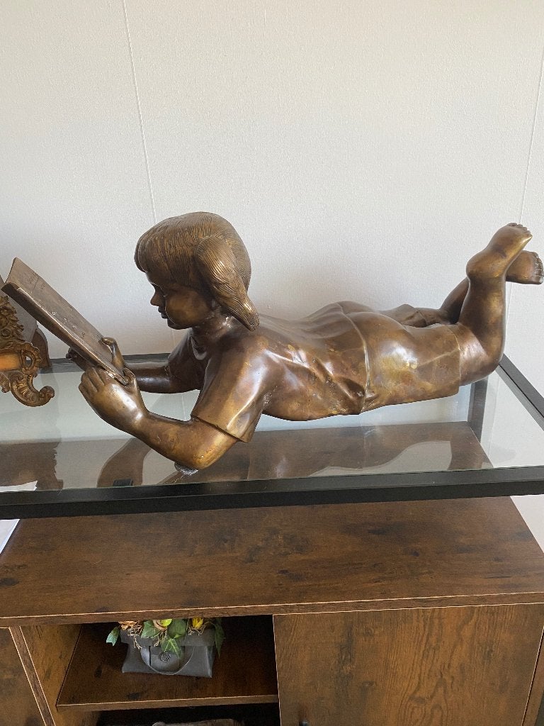 Bronzen beeld van lezend meisje - 60 cm, Ophalen, Overige onderwerpen, Handgemaakt, 50 - 100 cm