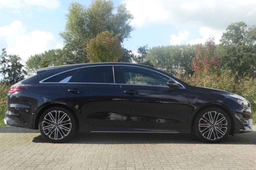 Kia ProCeed 1.5 T-GDi GT-+ Line AUT | PANO | 2025 | 19667 KM, Auto's, Dealer onderhouden, 1325 kg, Zwart, 4 cilinders