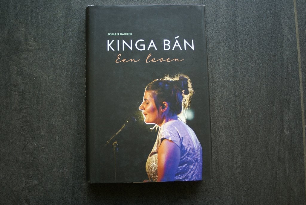 KINGA BÀN: Een leven... (2022).. (Hardcover).. Johan Bakker, Ophalen of Verzenden, Zo goed als nieuw, Artiest