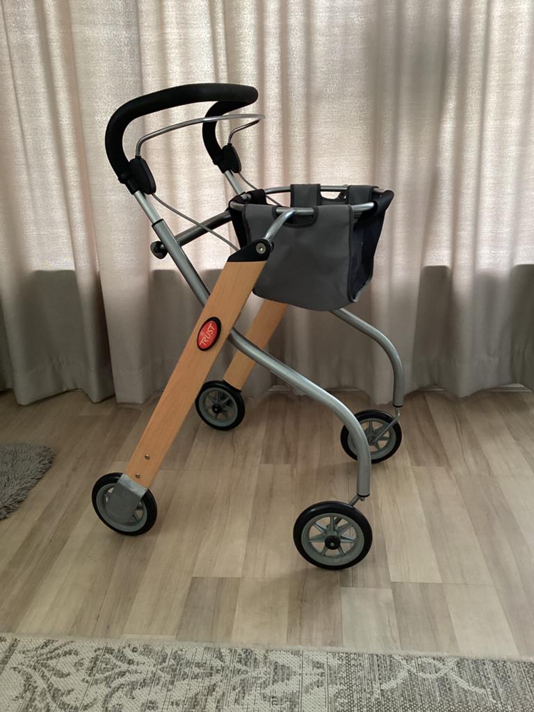 Nette Trust binnenrollator, Diversen, Rollators, Ophalen, Opvouwbaar
