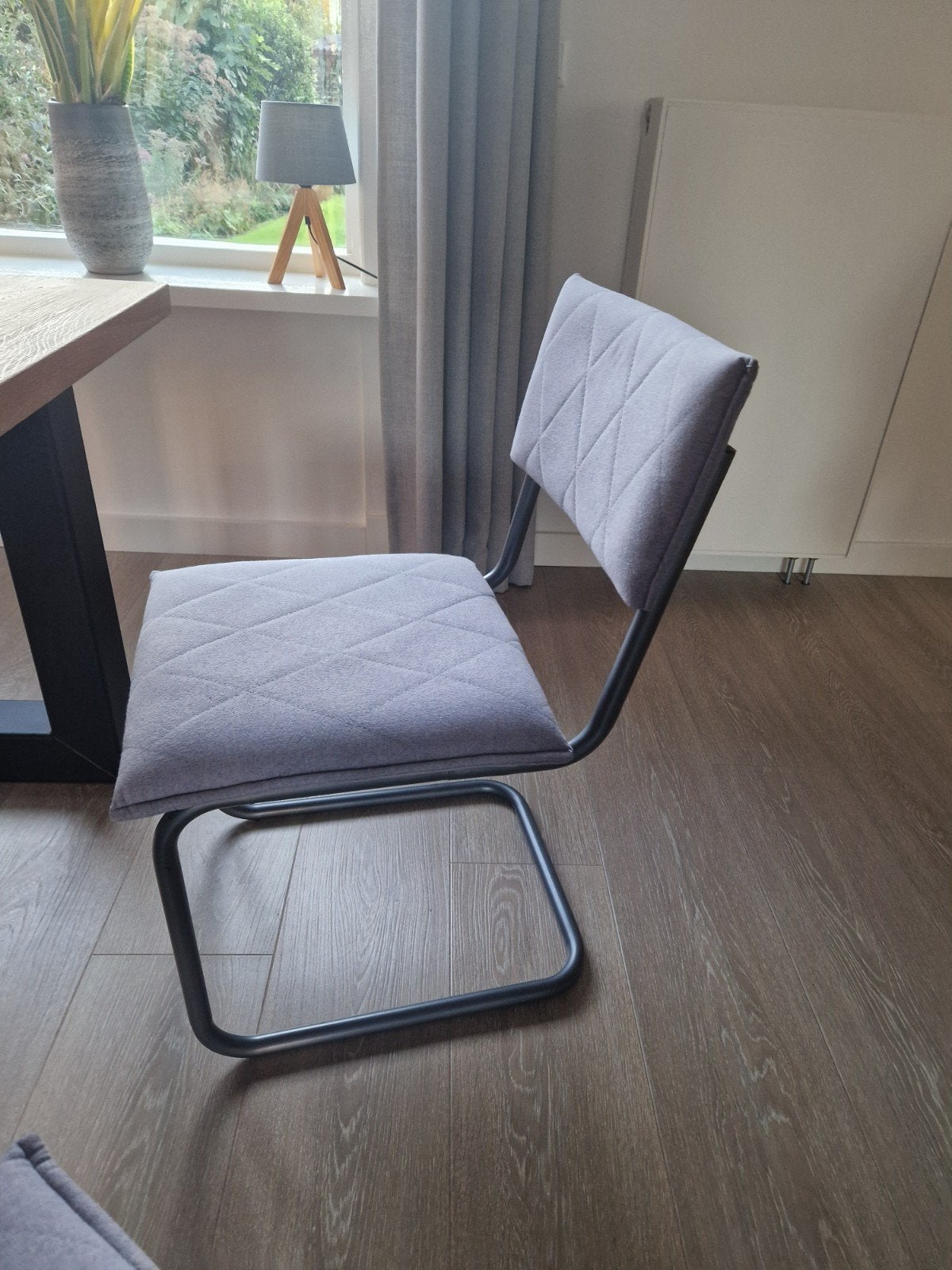4 lichtgrijze eetkamerstoelen, Ophalen, Grijs, Metaal, Vier