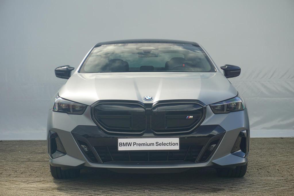 BMW i5 Sedan M60 xDrive M Sport Pro / Trekhaak / Bowers & Wi, Auto's, BMW, Automaat, 514 km, Zwart, 2000 kg