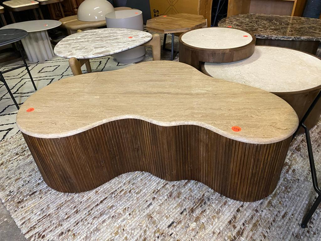 Unieke salontafel 129x85 met travertin blad mangohout mari, Huis en Inrichting, Tafels | Salontafels, Ophalen, 100 tot 150 cm