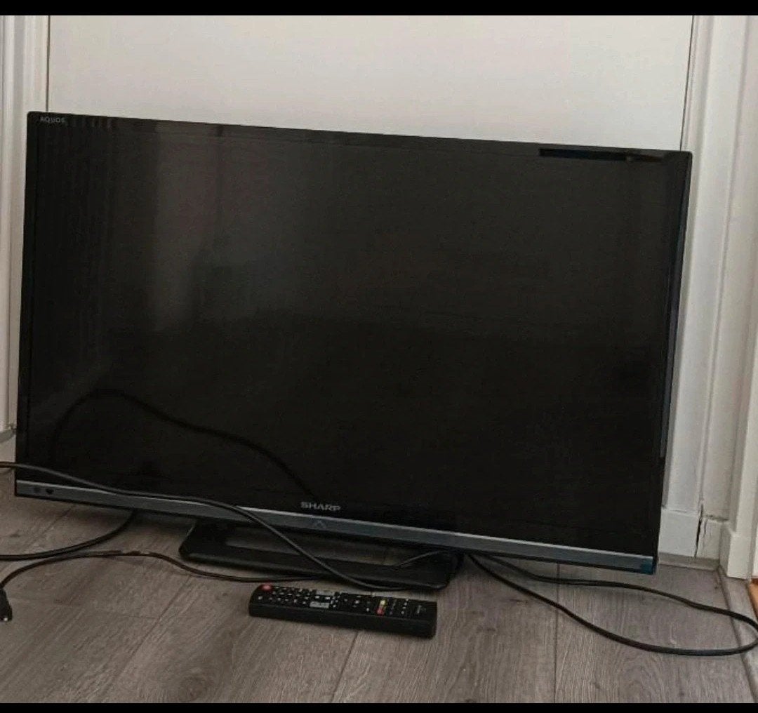 Sharp tv.
LCD scherm.
Inclusief afstandsbediening., Ophalen, 50 Hz, Sharp