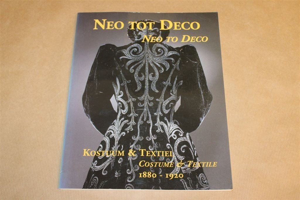 Neo tot Deco — Kostuum en Textiel 1880-1920 Catalogus, Ophalen of Verzenden, Gelezen