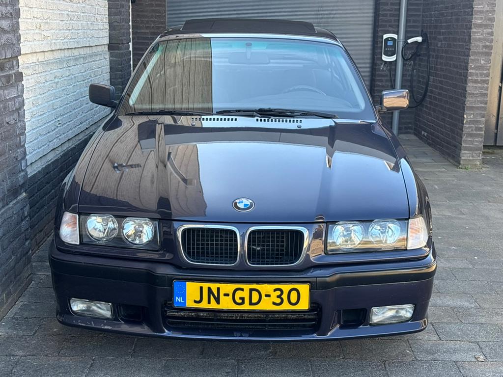 BMW 320i Coupé E36 | M-Pakket | Origineel NL | Schuifdak |, Metallic lak, Zwart, 150 pk, Zwart