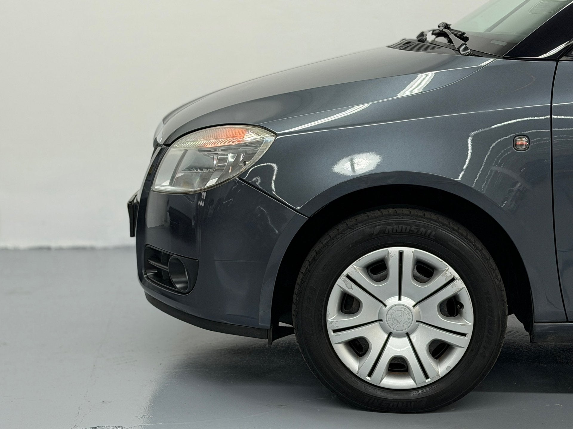 Skoda Fabia 1.4-16V Ambiente Airco Cruise APK, Auto's, Voorwielaandrijving, Zwart, 4 cilinders, Origineel Nederlands