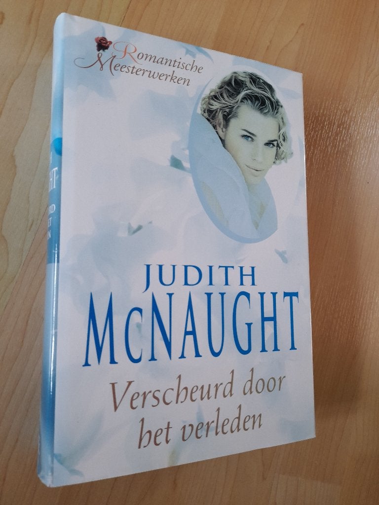VERSCHEURD DOOR HET VERLEDEN  Judith McNaught, Boeken, Ophalen of Verzenden, Gelezen