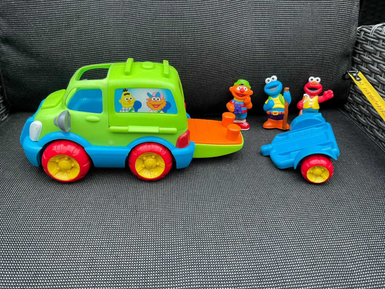 Zgan, niet kapot, Sesamstraat camper of caravan en poppetjes, Ophalen, Zo goed als nieuw, Beeldje of Figuurtje