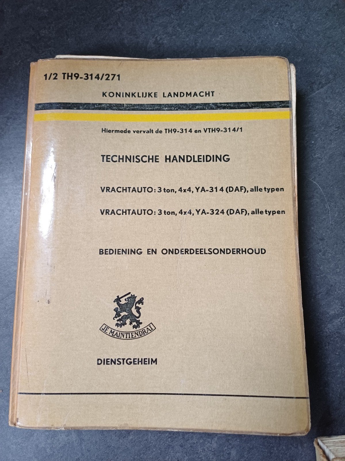 Boeken Nederlandse militaire legervoertuigen, Ophalen