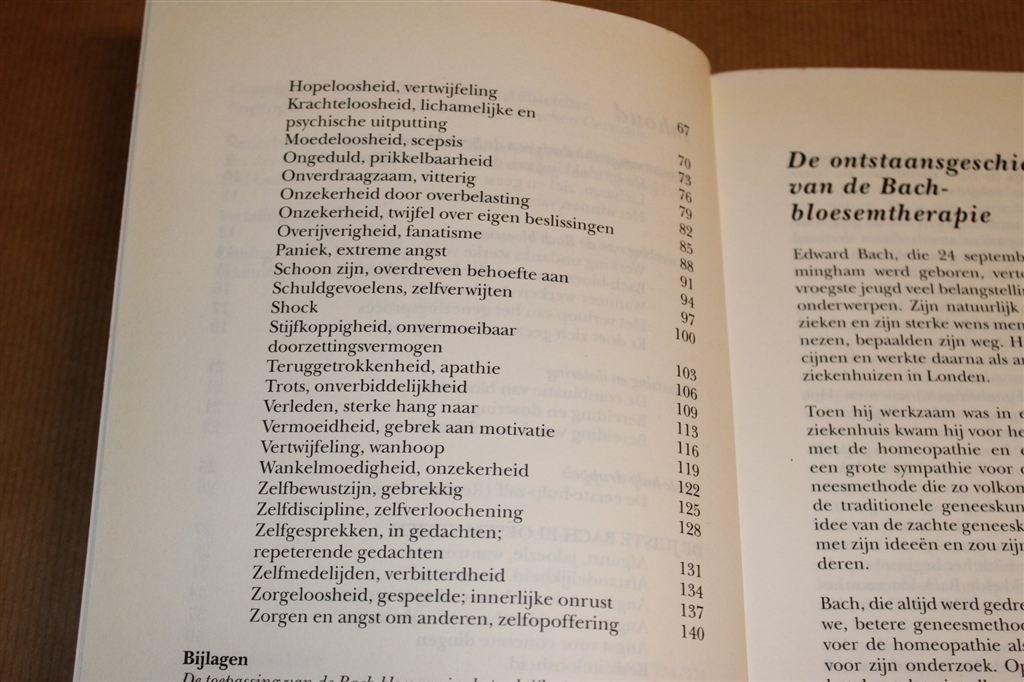 Bach-bloesems — Inleiding tot het Werken met de 38 Essences, Ophalen of Verzenden, Gelezen, Overige onderwerpen, Achtergrond en Informatie