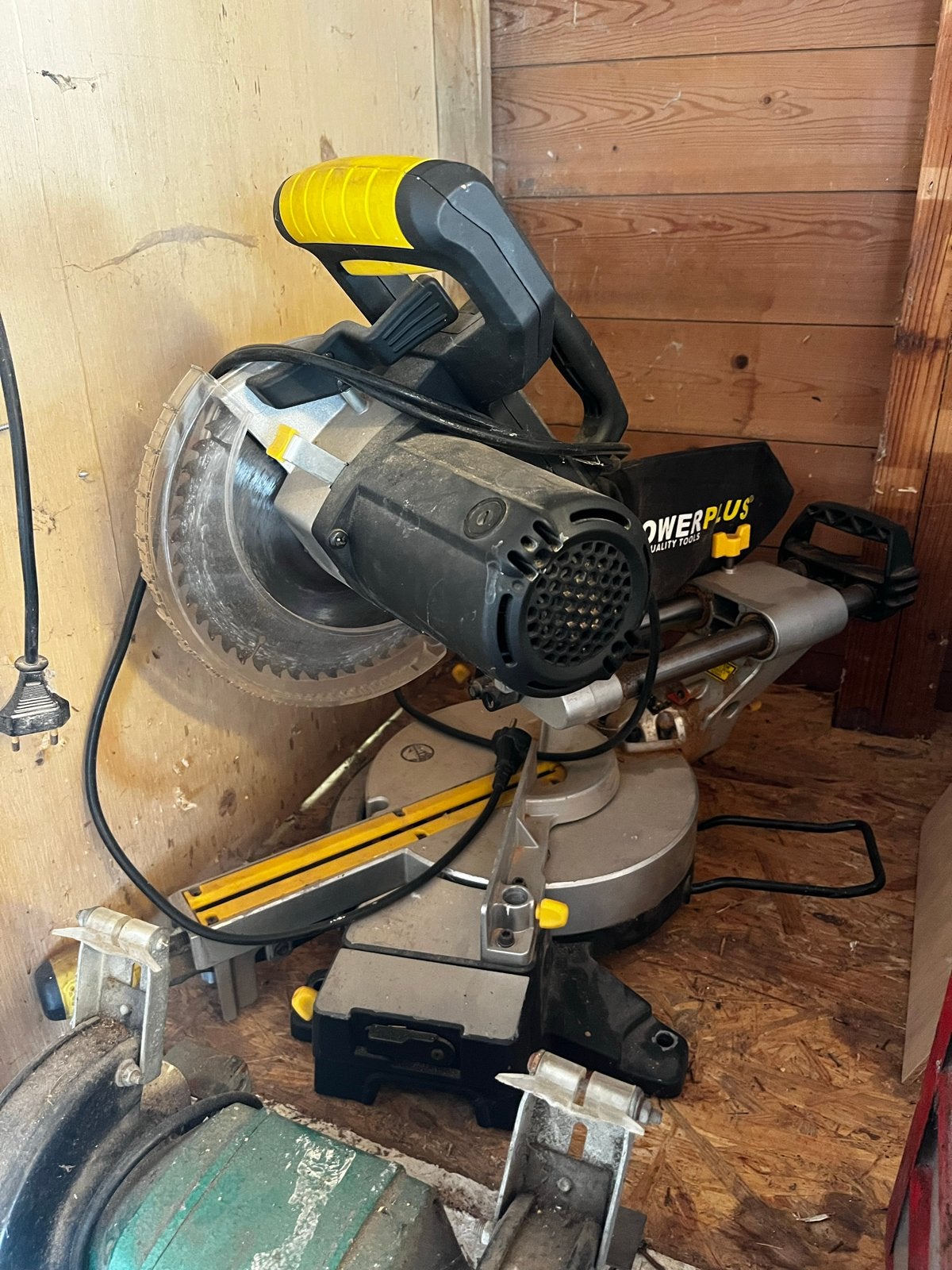 Powerplus Afkortzaag - Krachtige Zaag voor Diverse Klussen, Doe-het-zelf en Verbouw, Gereedschap | Zaagmachines, Gebruikt, 70 mm of meer