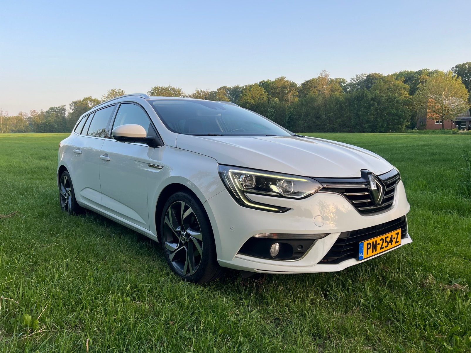 Renault Mégane 1.2 Energy TCe Bose 130pk 2017 Wit