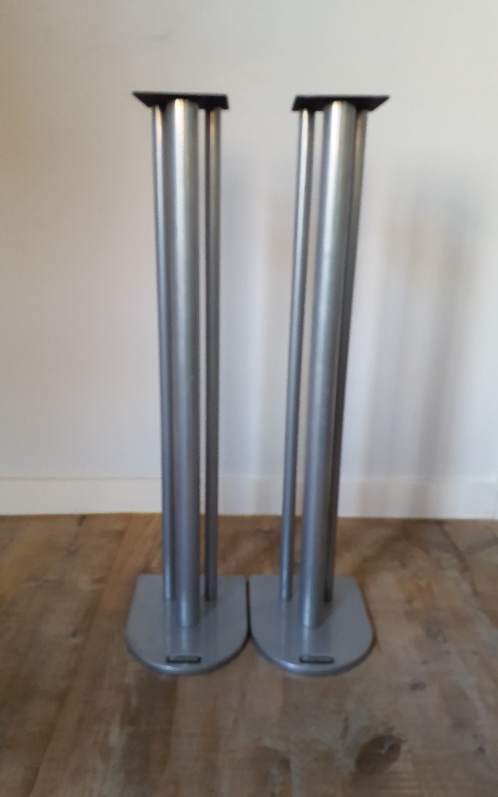 Atacama luidsprekerstandaards - Zilver, Audio, Tv en Foto, Gebruikt, Inclusief standaarden, Overige typen, Minder dan 60 watt