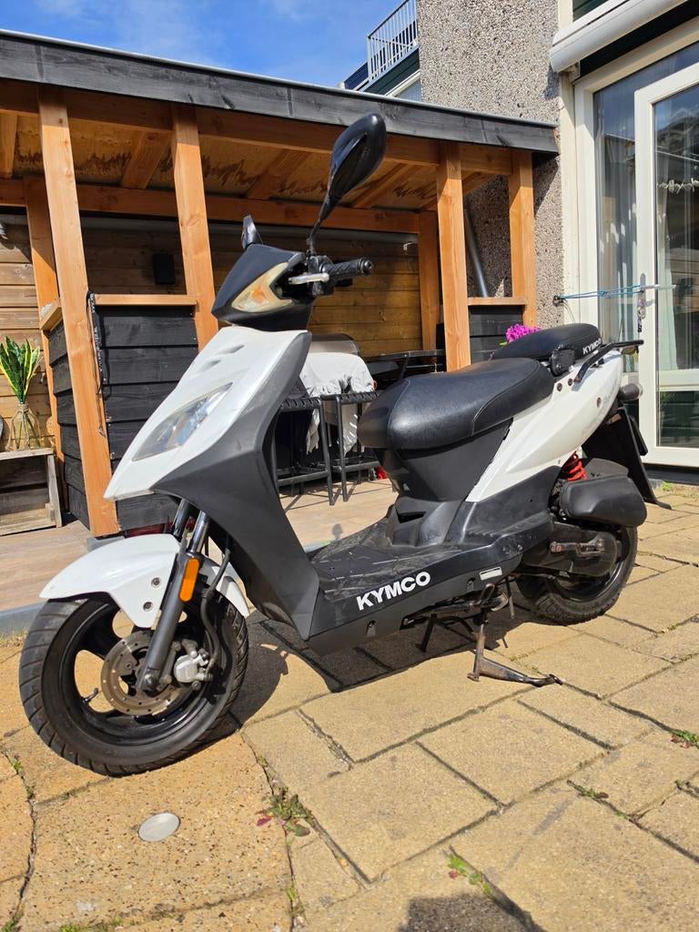 Kymco Agility Scooter - Wit/Zwart, Fietsen en Brommers, Ophalen, Gebruikt, Maximaal 45 km/u, Agility