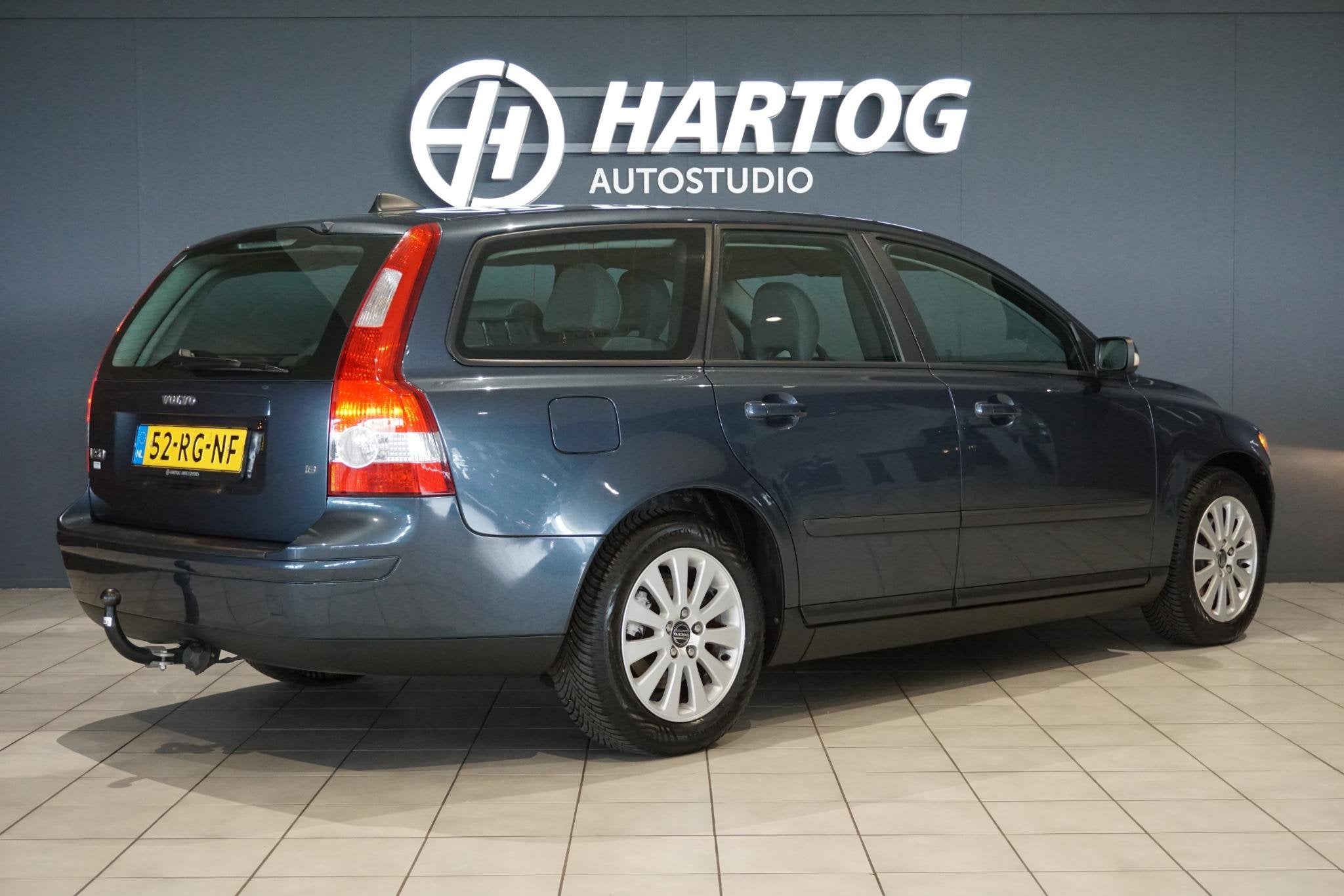 Volvo V50 1.8 Elite + TREKHAAK / CRUISE CONTROL, Voorwielaandrijving, 125 pk, Gebruikt, Zwart