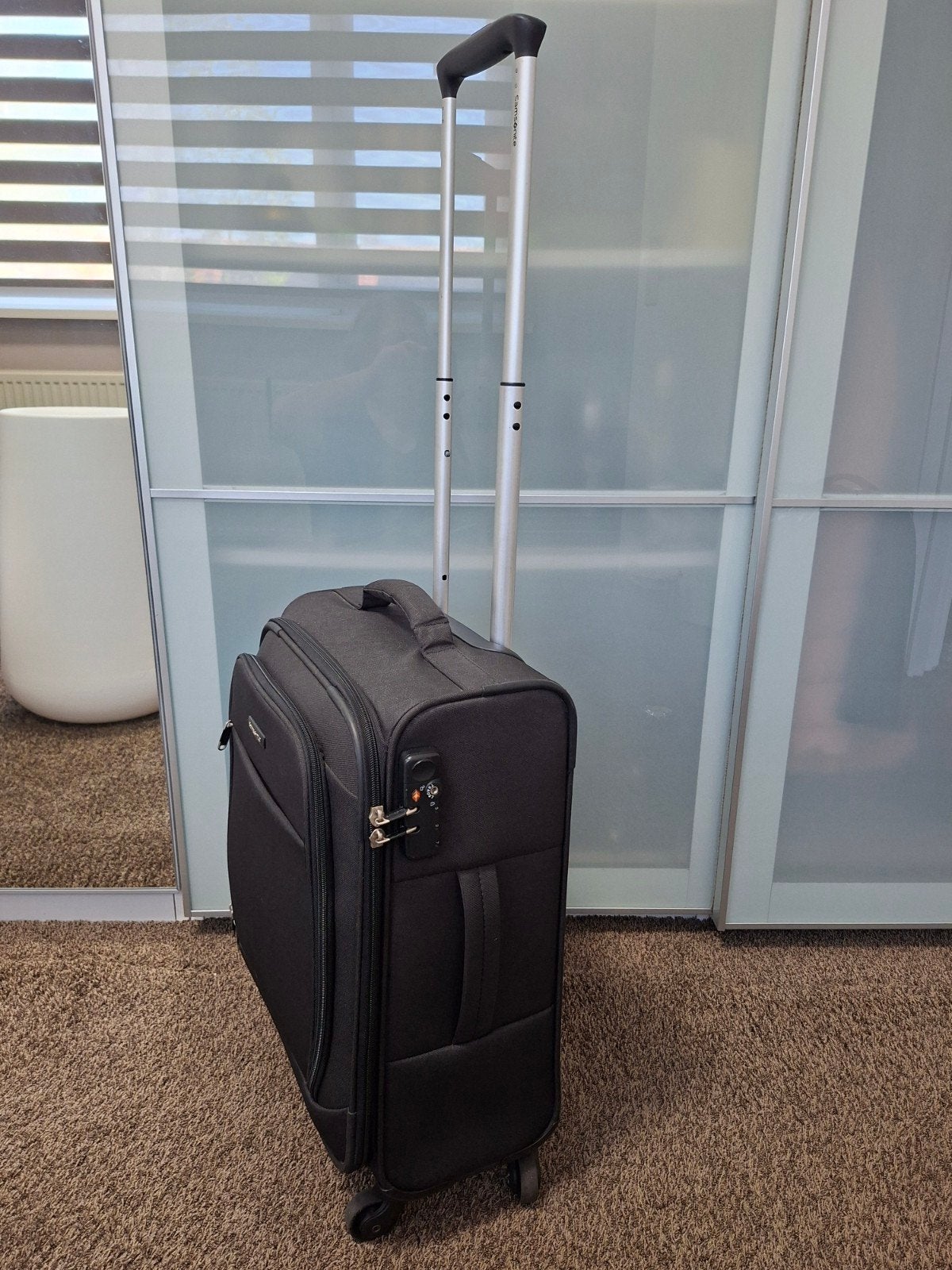 Samsonite reiskoffer met wieltjes en uitschuifbare handgreep, Zwart, Ophalen of Verzenden, Zo goed als nieuw, 35 tot 55 cm