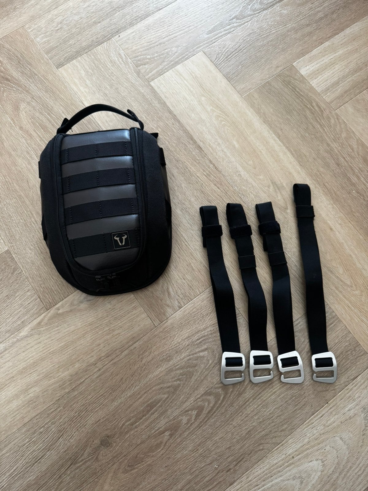 TANKTAS SW-MOTECH. Via magneet of trekbanden, Motoren, Ophalen, Zo goed als nieuw
