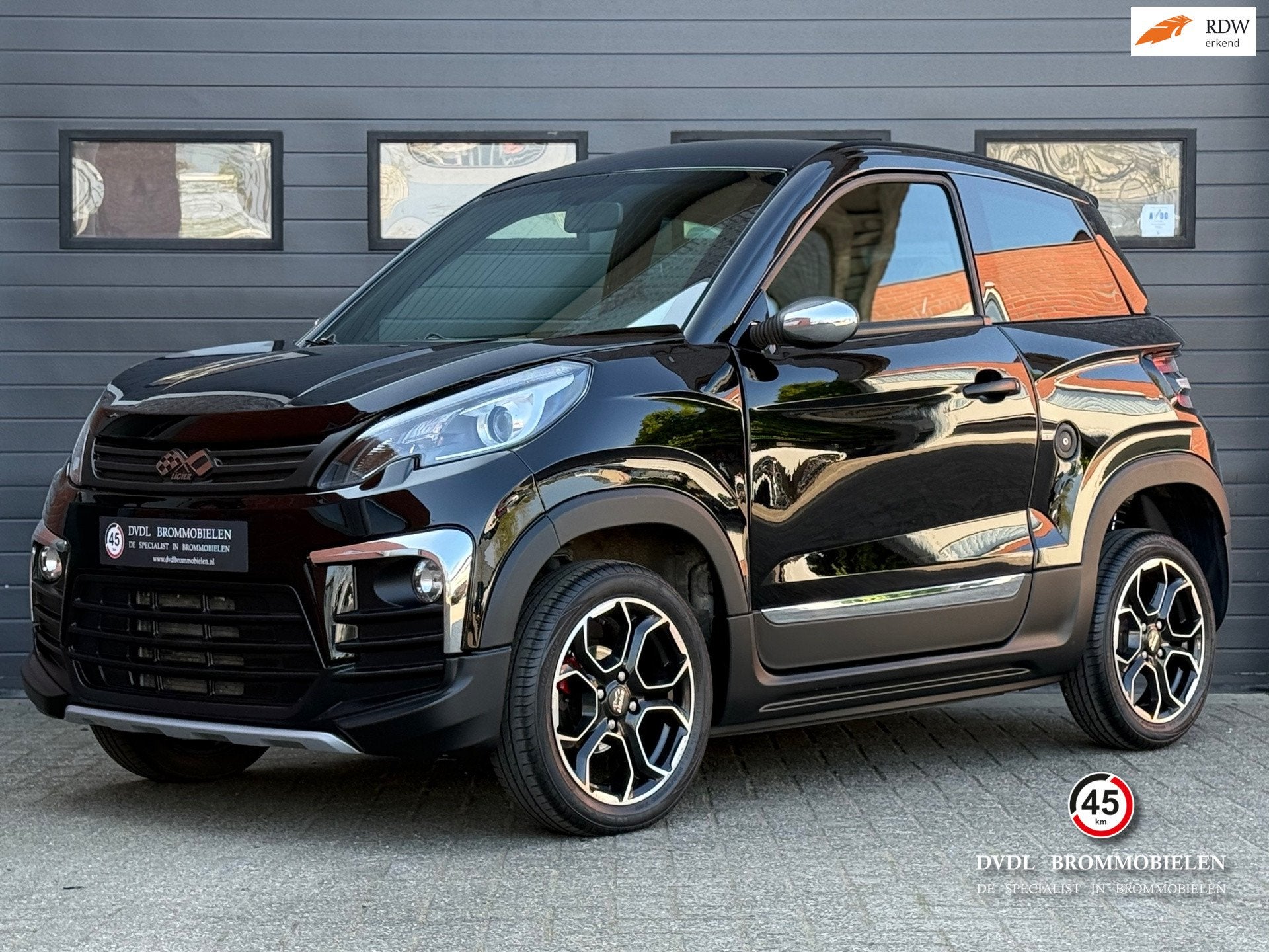 Ligier JS60 Chic DCI Brommobiel 2021 1e eig 11dkm NIEUWSTAAT, Gebruikt, DVDL Brommobielen, Staarten 32
5281PL  Boxtel, NL, Info@dvdlbrommobielen.nl