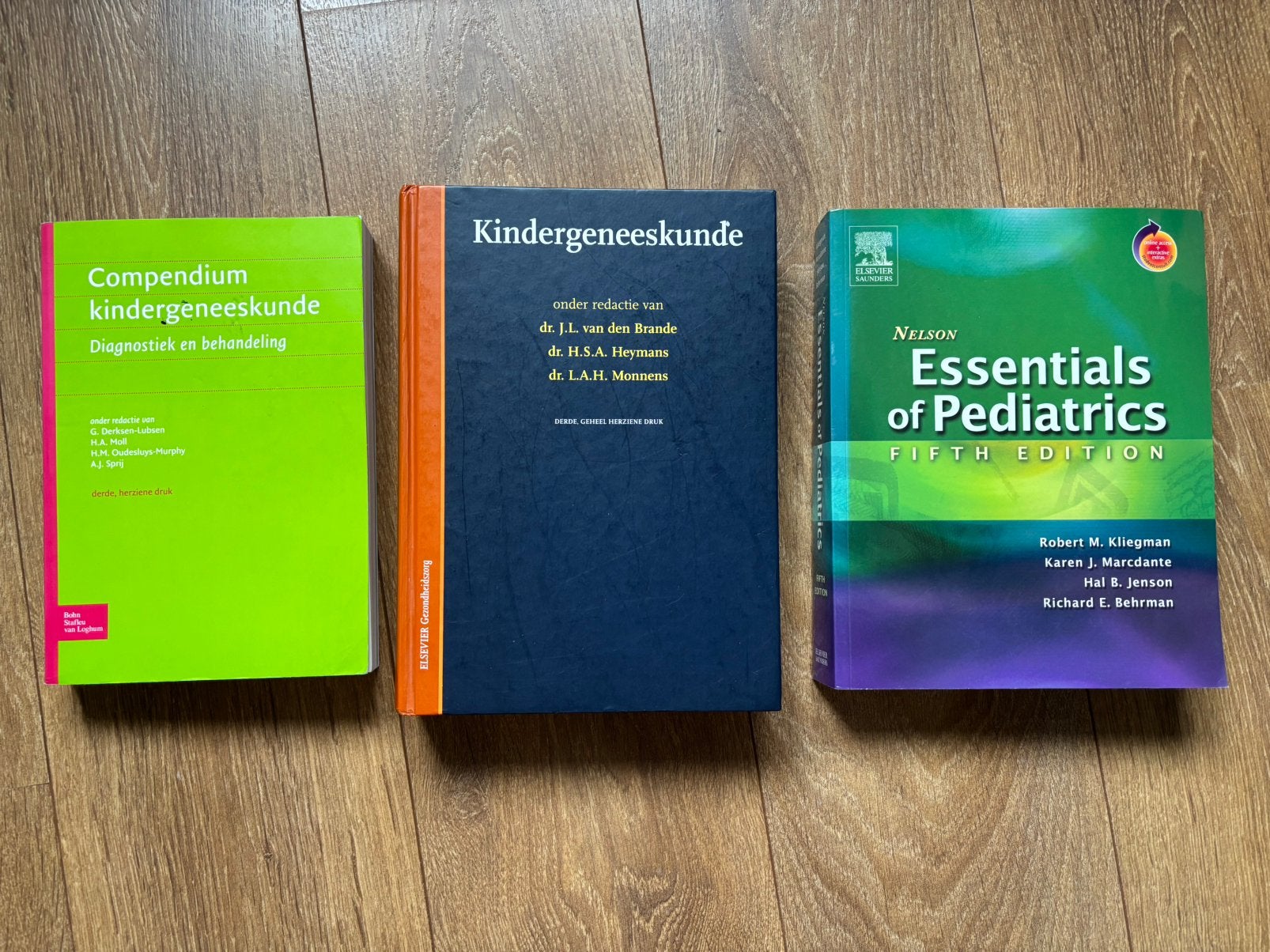 Set Kindergeneeskunde boeken, Ophalen of Verzenden, Zo goed als nieuw, Sociale wetenschap