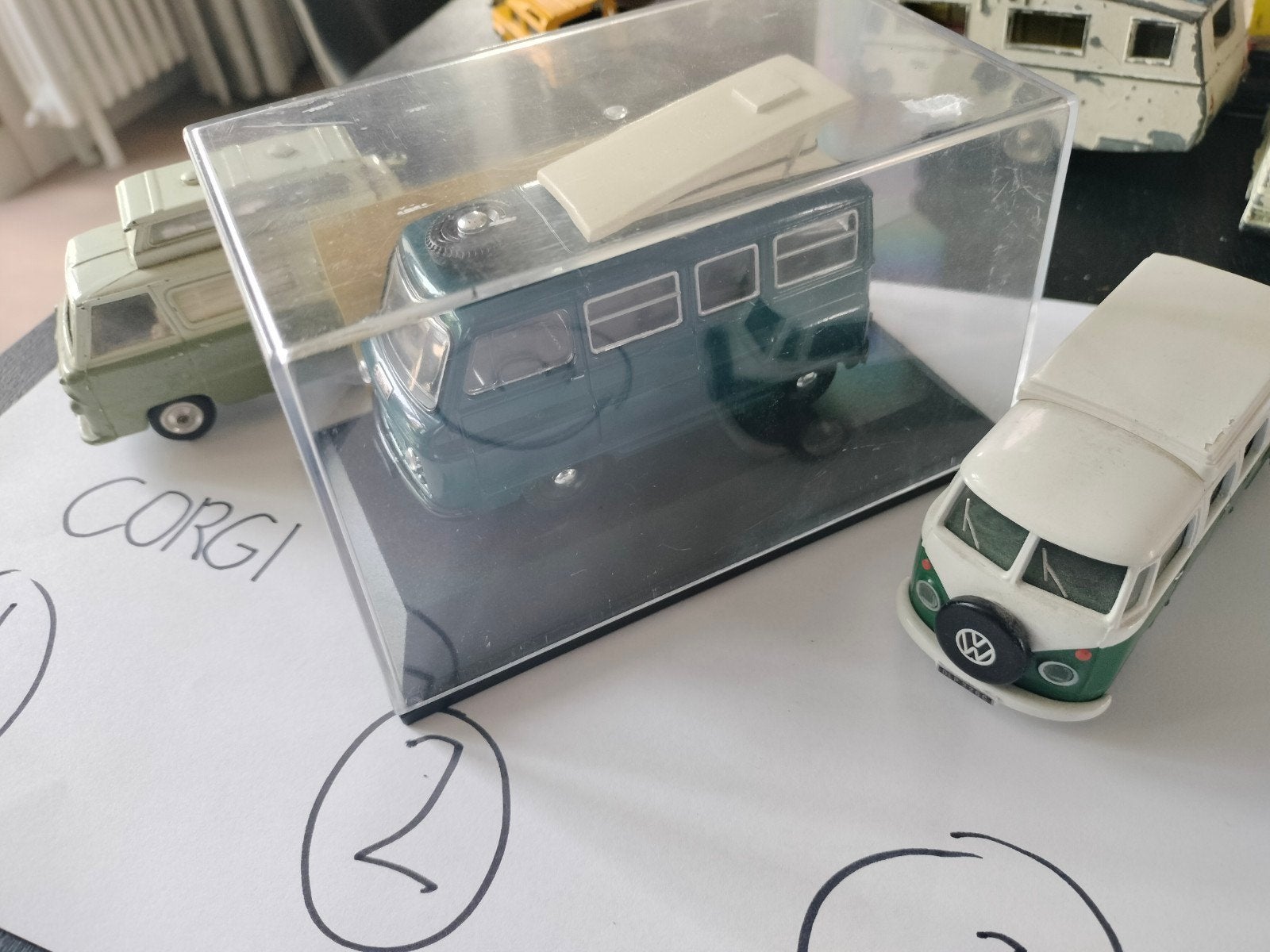 Drie Corgi Toys: Austin Camper en VW Campers, Ophalen of Verzenden